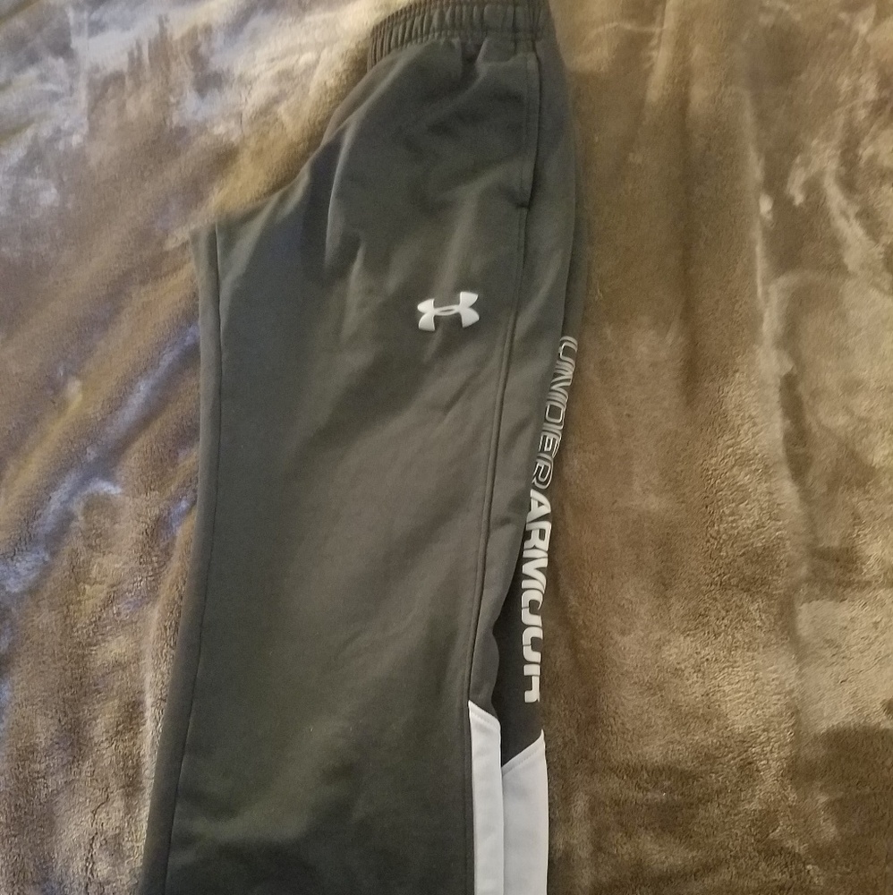 Boys under armour athletic pants size small